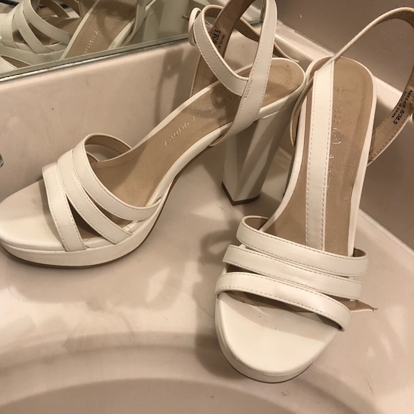Perfect white sandal heel, worn twice, very comfy! - Picture 4 of 4